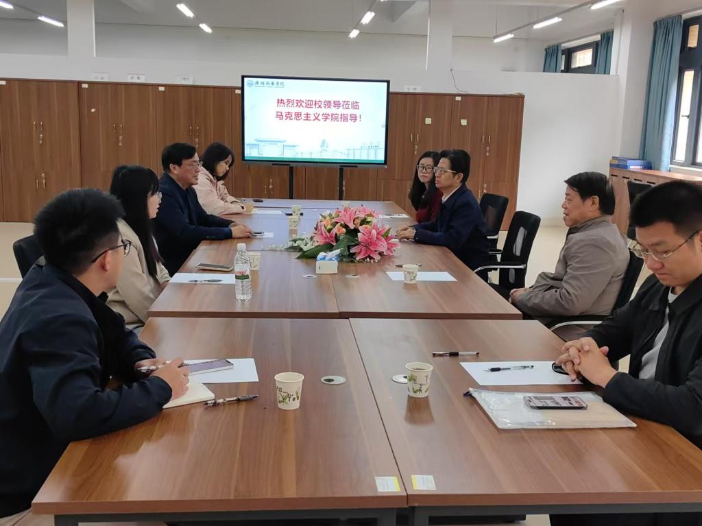 郝登峰书记莅临马院指导“四史教育馆”建设